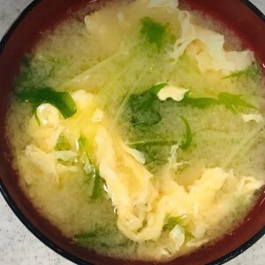 三つ葉と卵の味噌汁
